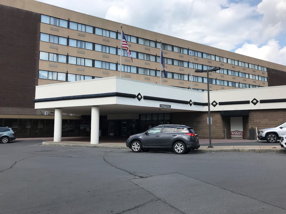 Delta Hotels By Marriott Utica 52/57