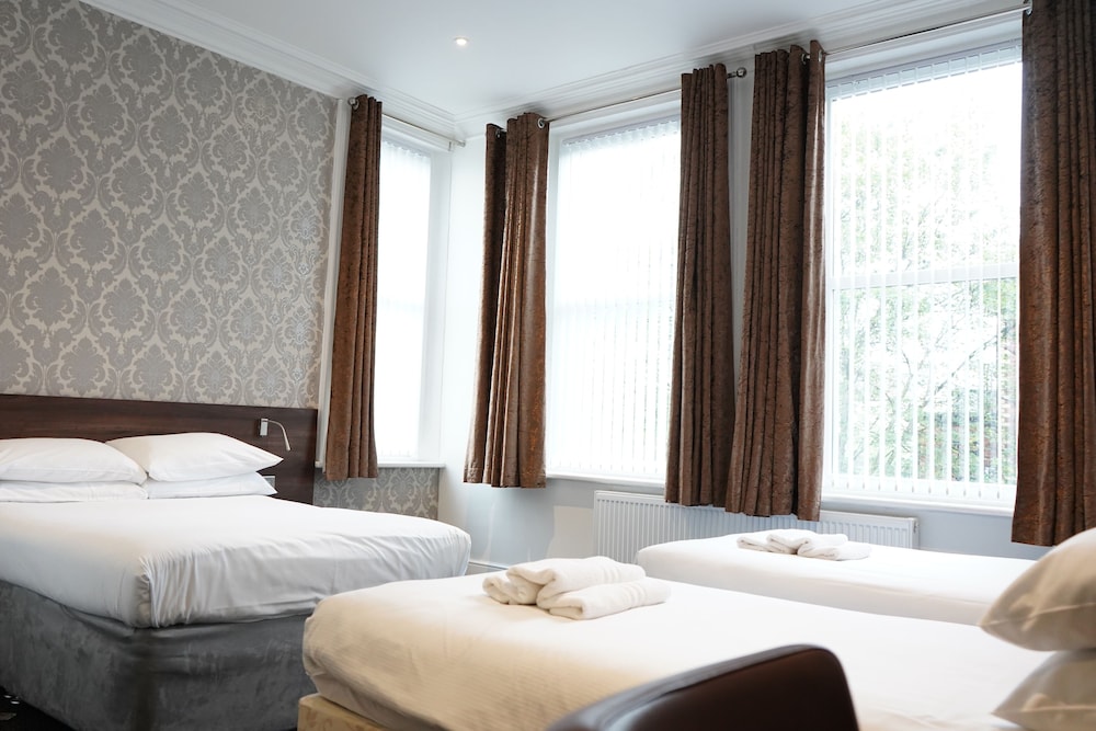 Marlborough Hotel 3/42