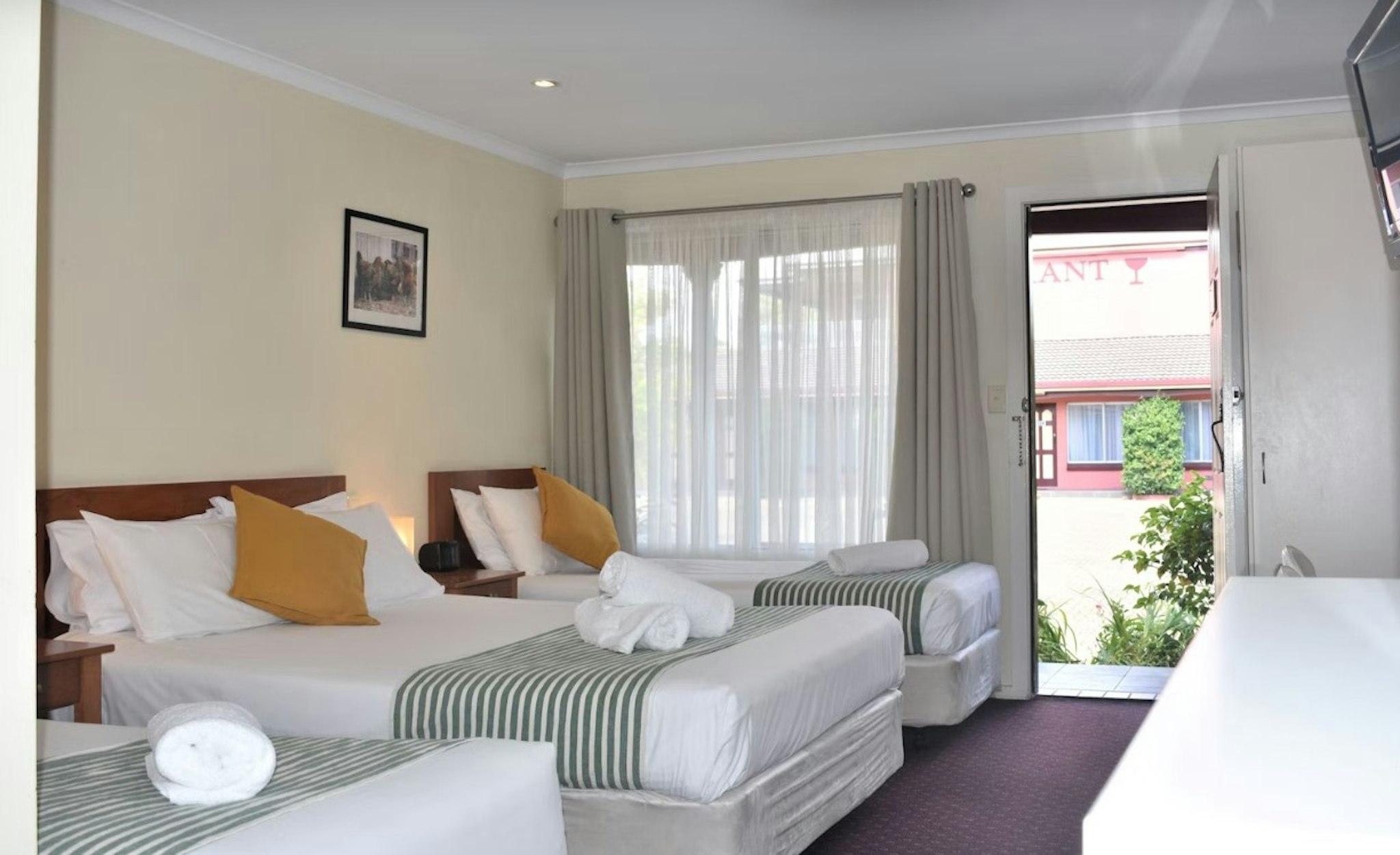 The Henry Parkes Tenterfield Ex Best Western 10/46