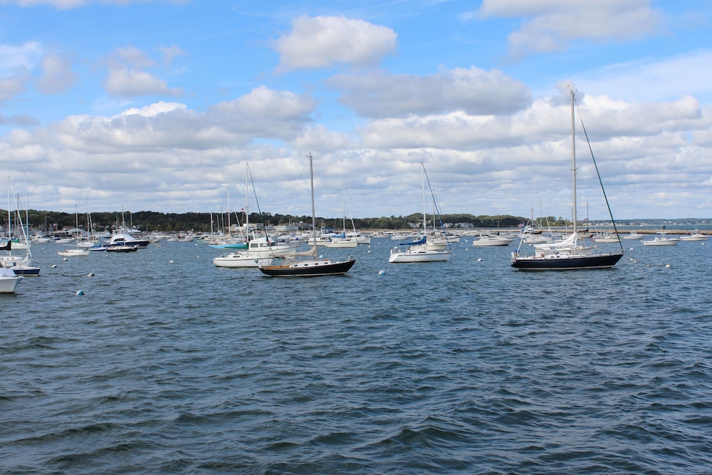 Hotel 1620 Plymouth Harbor 60/65