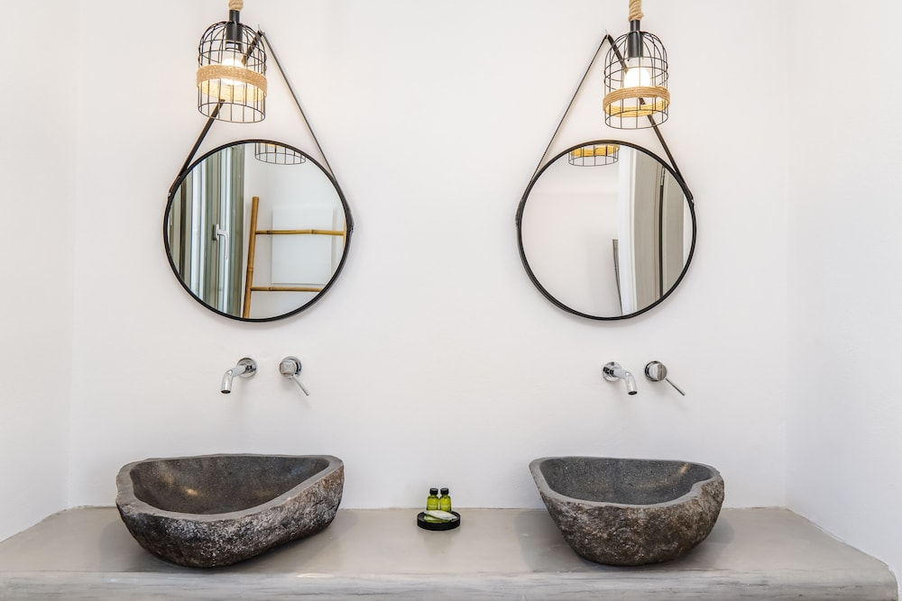 Amethyst Exclusive Suites Oia 54/72