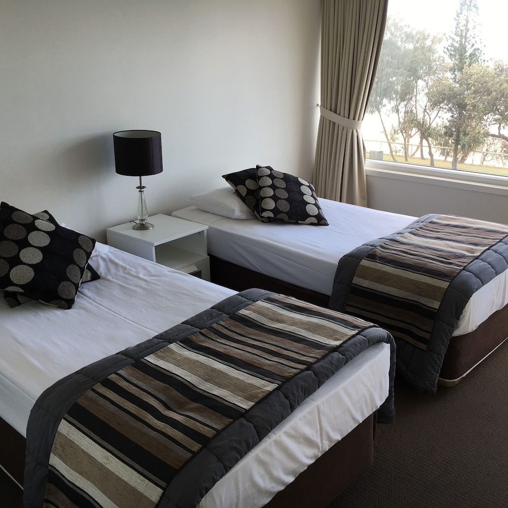 Pacific Plaza Apartments 26/75