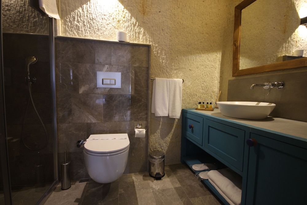 1811 Cave Hotel 45/50