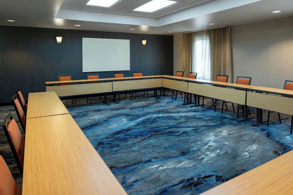 Fairfield Inn and Suites Jackson Airport 22/27
