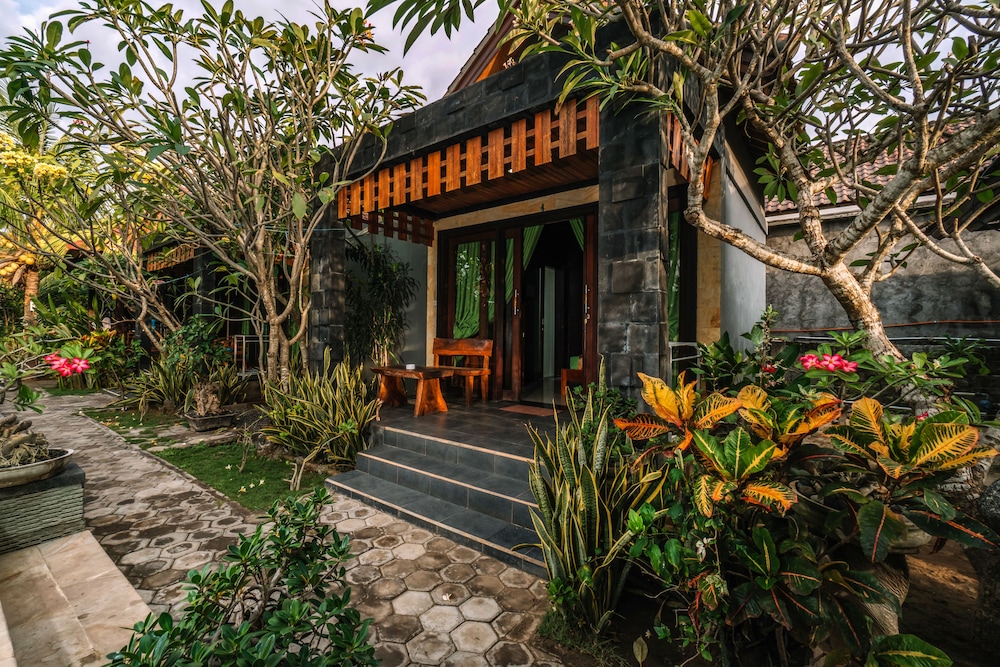 D And B Bungalow 6/67