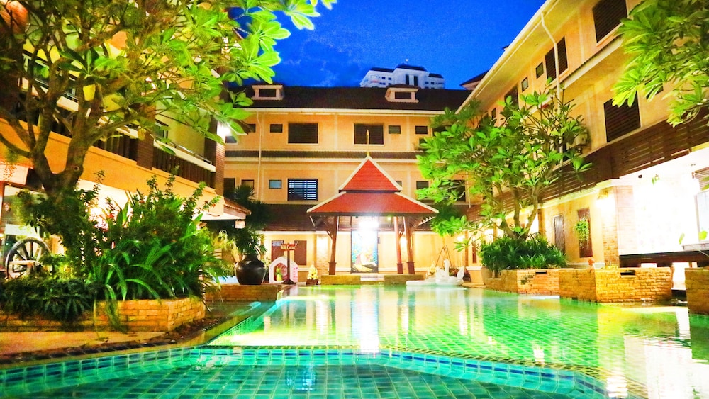 Aiyaree Place Hotel photo1