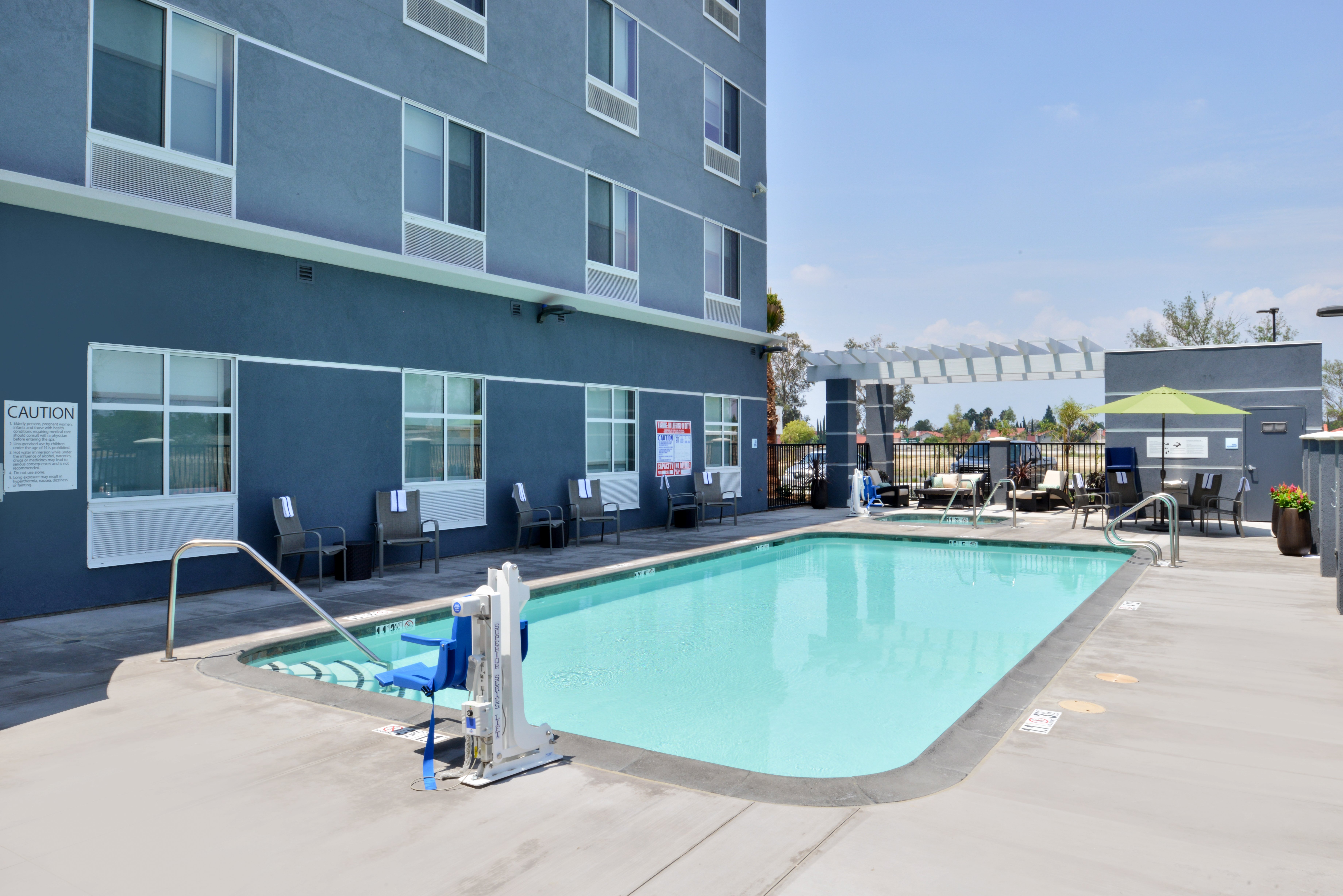 Holiday Inn Express Amp Suitesloma Linda San Bernardino S 7/63
