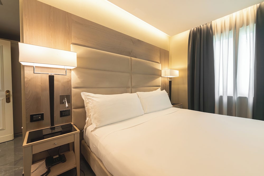 DELUXE, DOUBLE BED, GARDEN VIEW