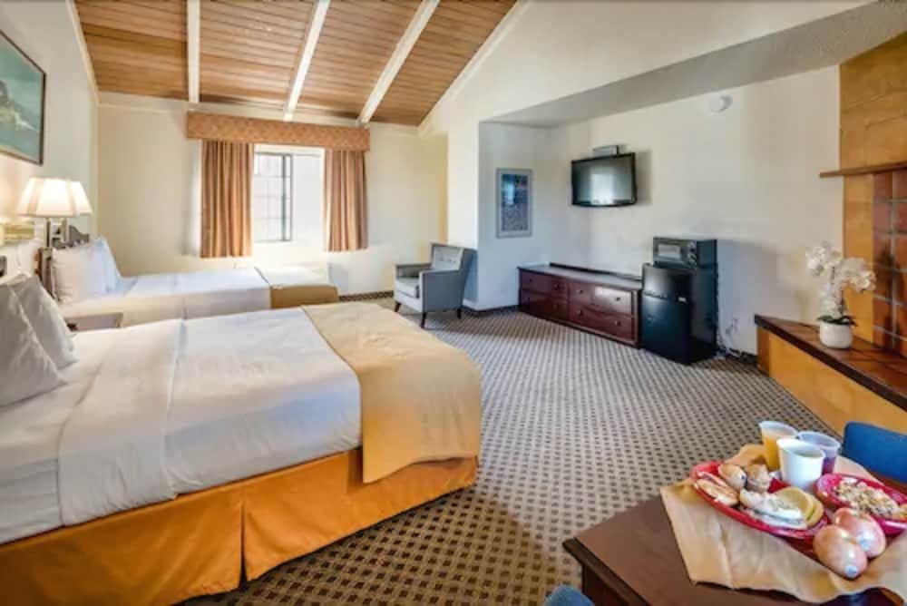 Arbor Inn Monterey 27/33