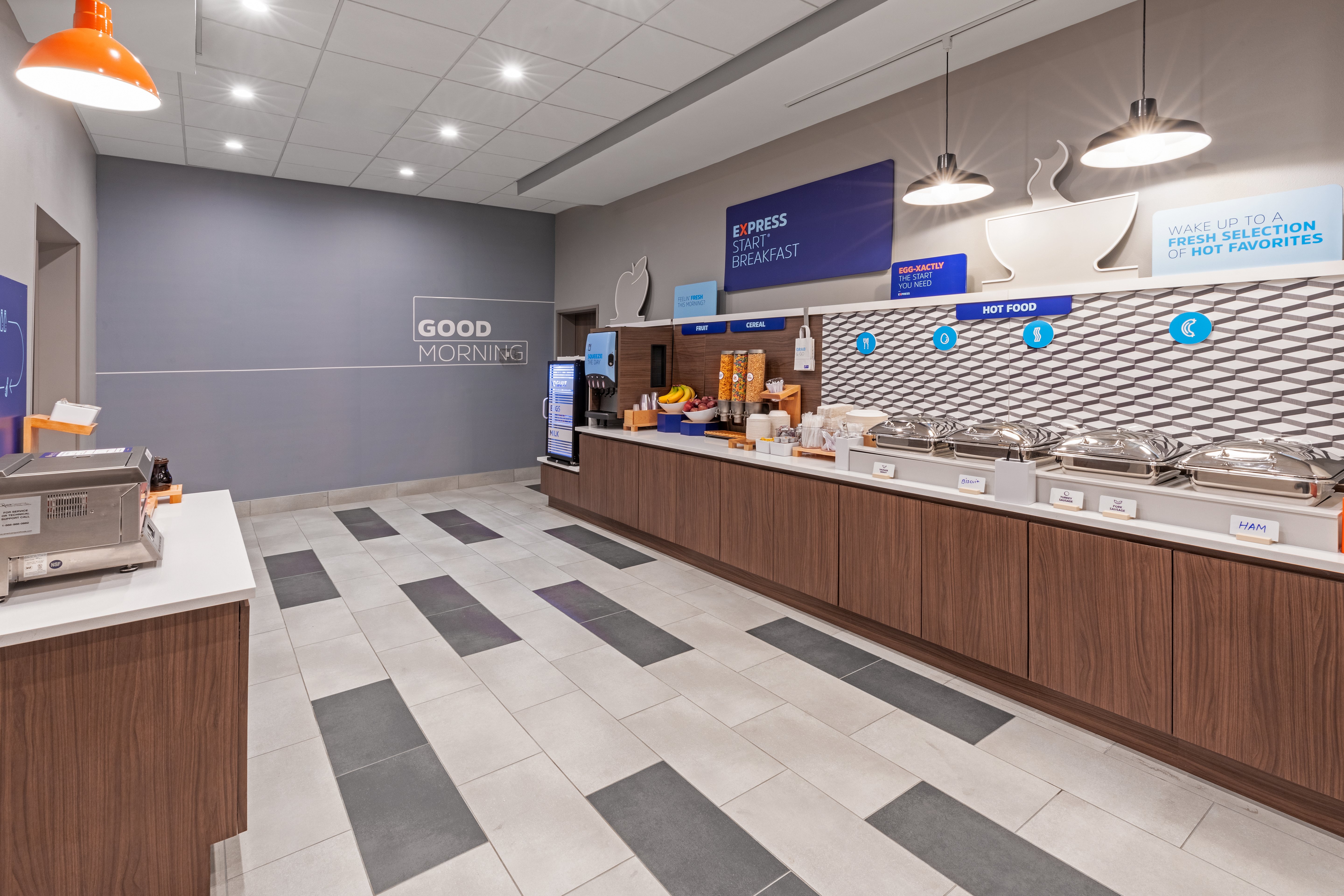 Holiday Inn Express & Suites SENATOBIA I-55 9/54