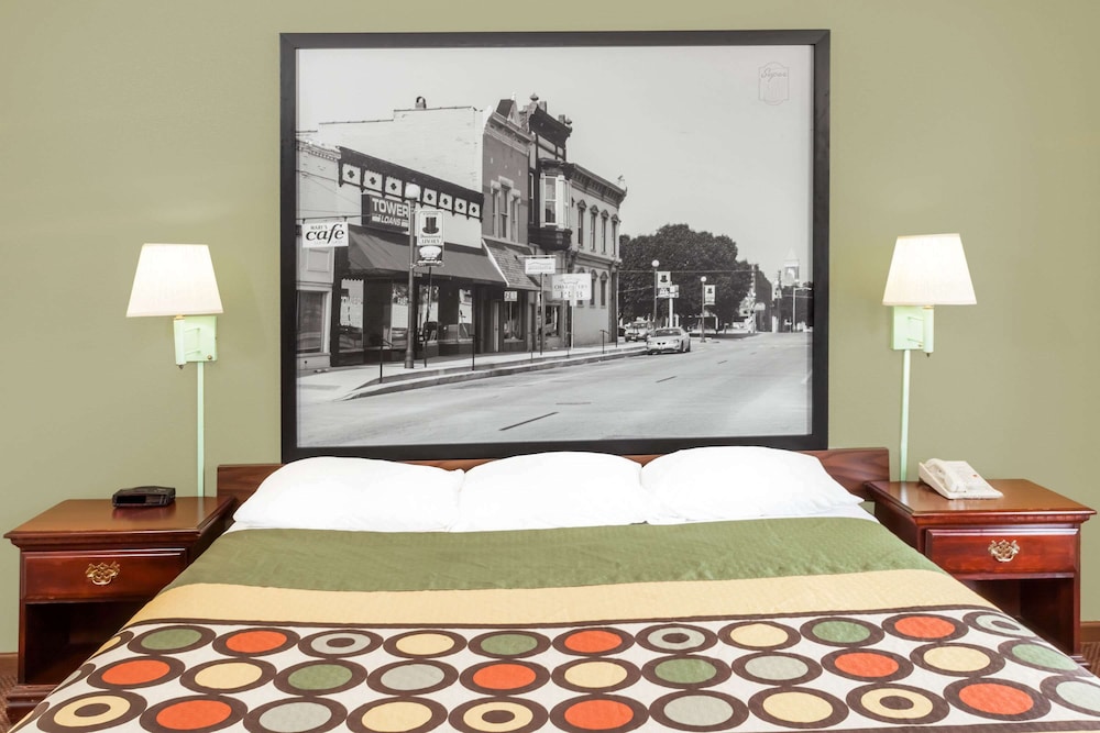 Super 8 by Wyndham Lincoln IL 8/44