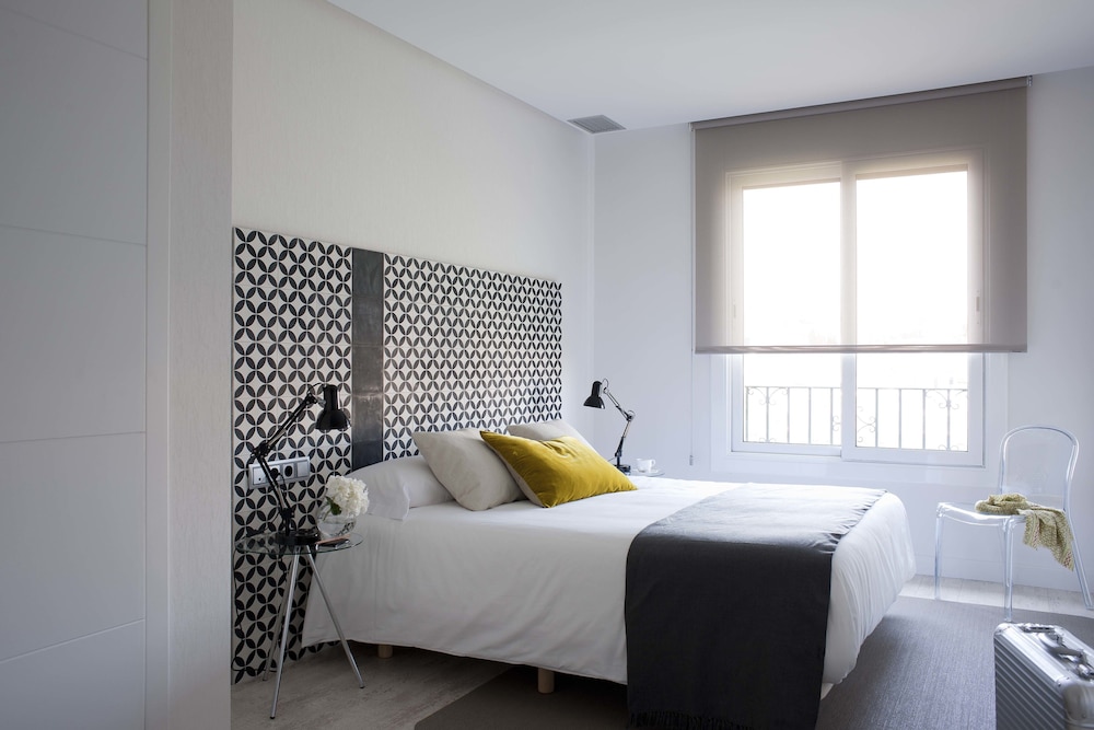 2 Bedrooms, Apartment