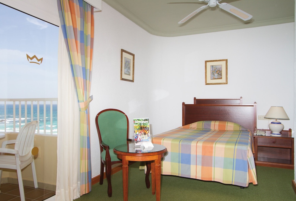 ROOM, SINGLE, PARTIAL SEA VIEW