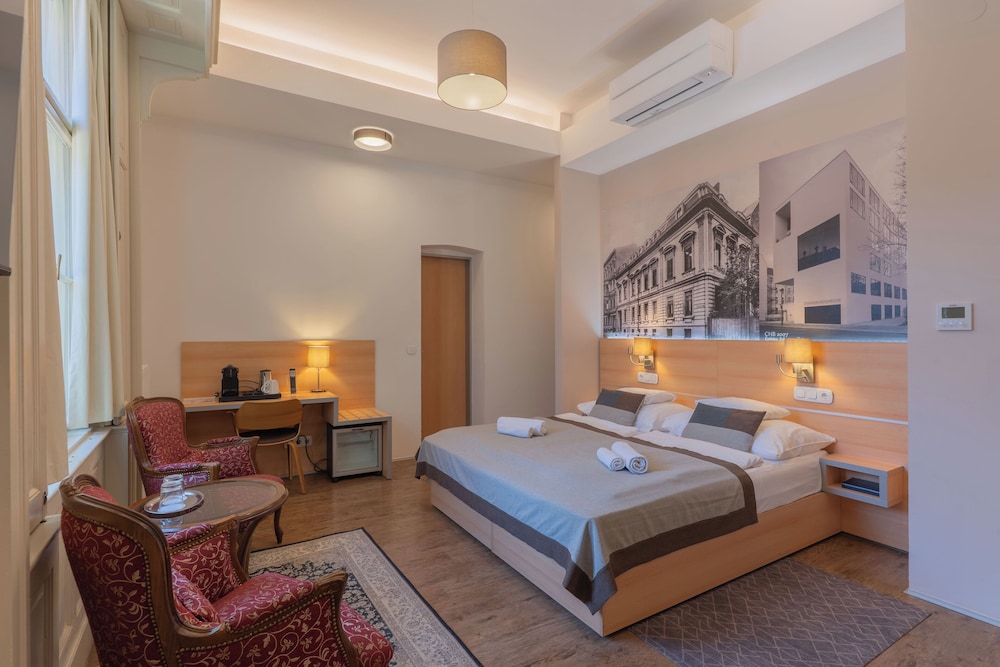 FAMILY, DOUBLE BED