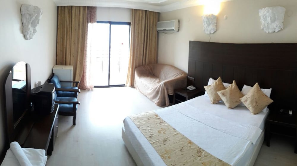 Temple Beach Hotel 15/40