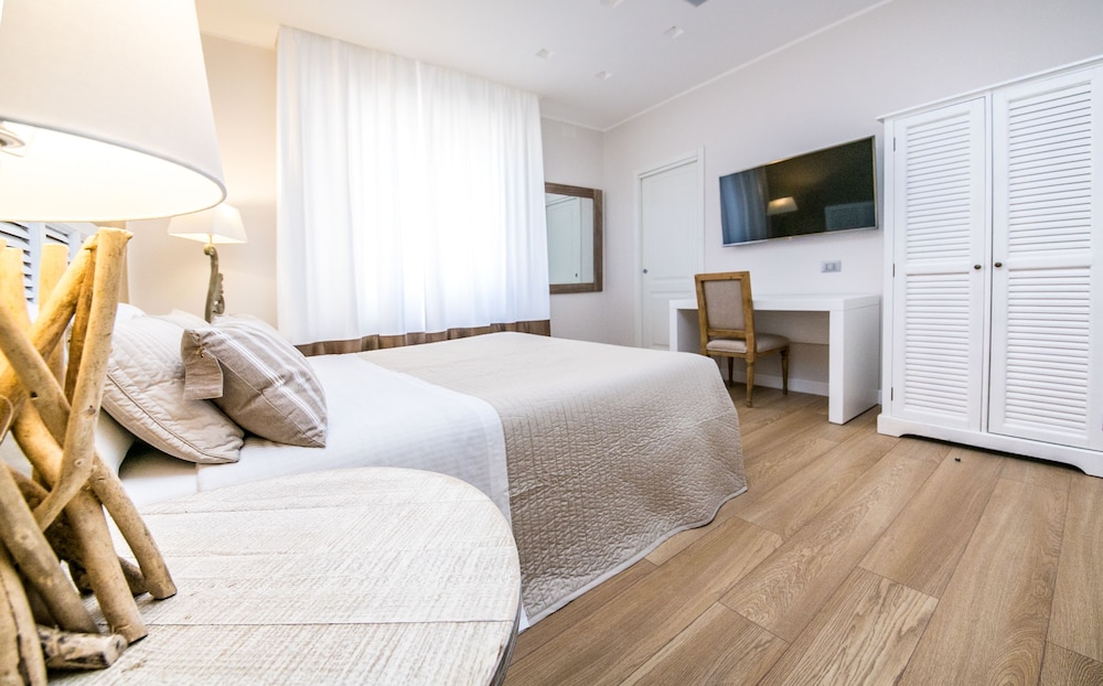 Suite 136 Luxury Rooms 9/50