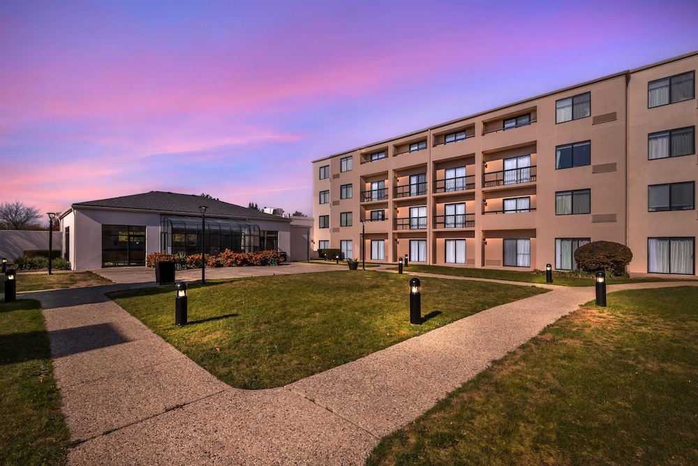 Comfort Inn and Suites Arlington Heights Wilke Rd 65/69