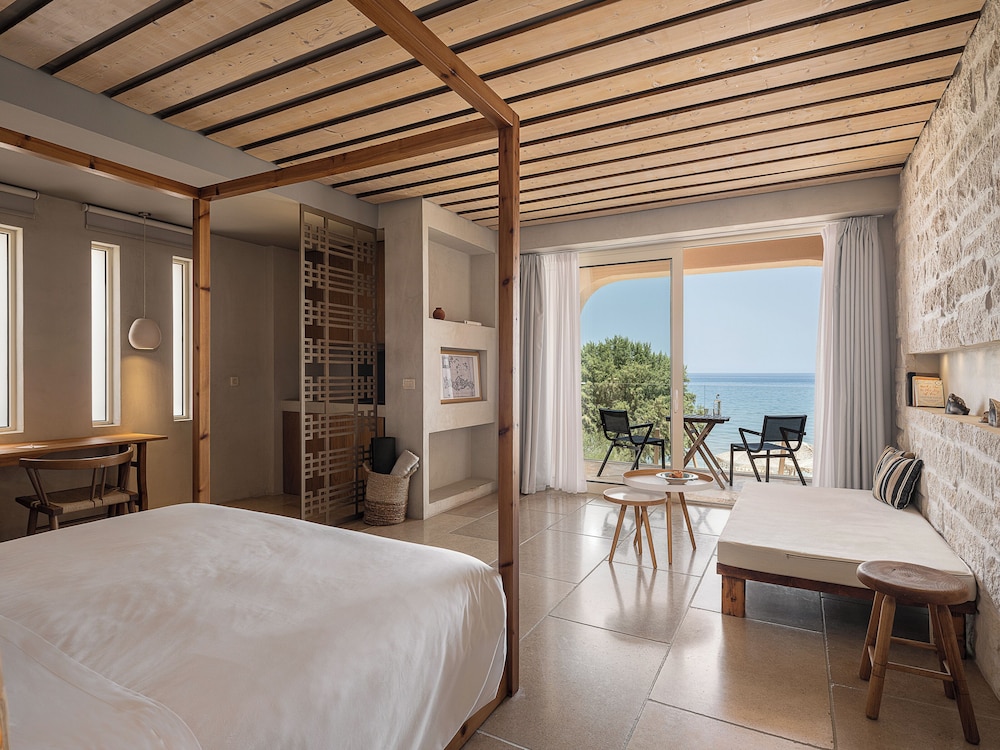 The Theodore Boutique Hotel 14/50