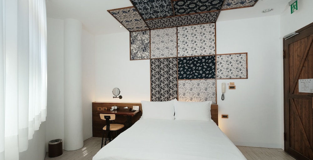 ROOM, DOUBLE BED, LARGE