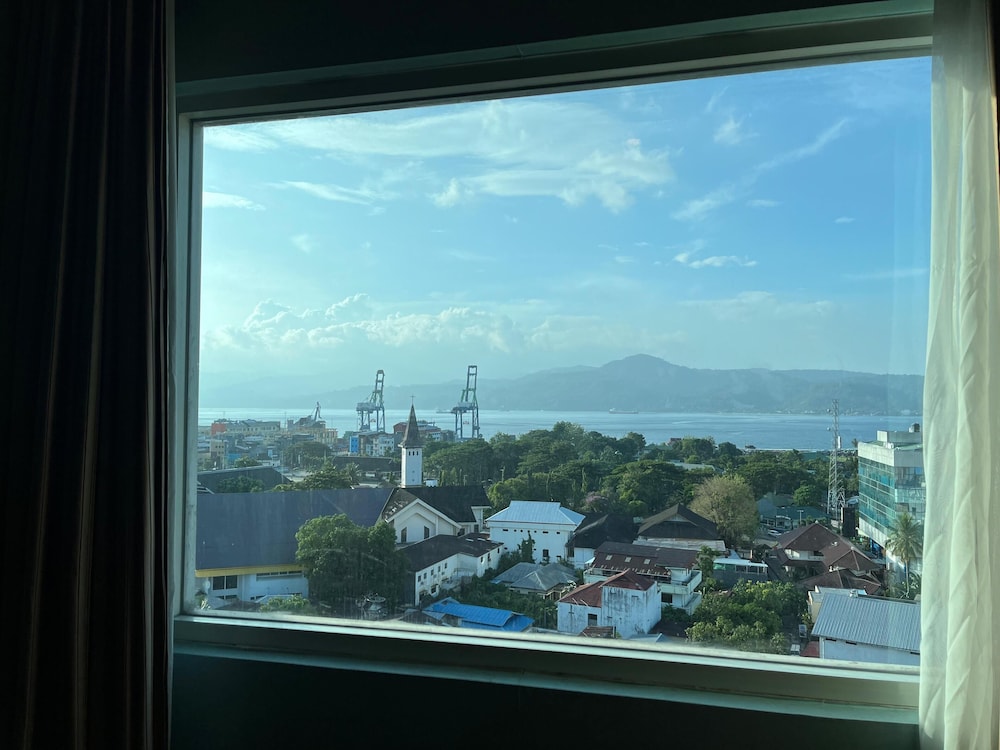Swiss-Belhotel Ambon 60/69