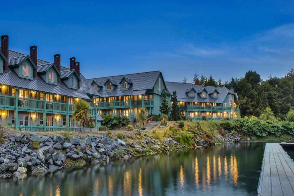 Canadian Princess Lodge 26/35