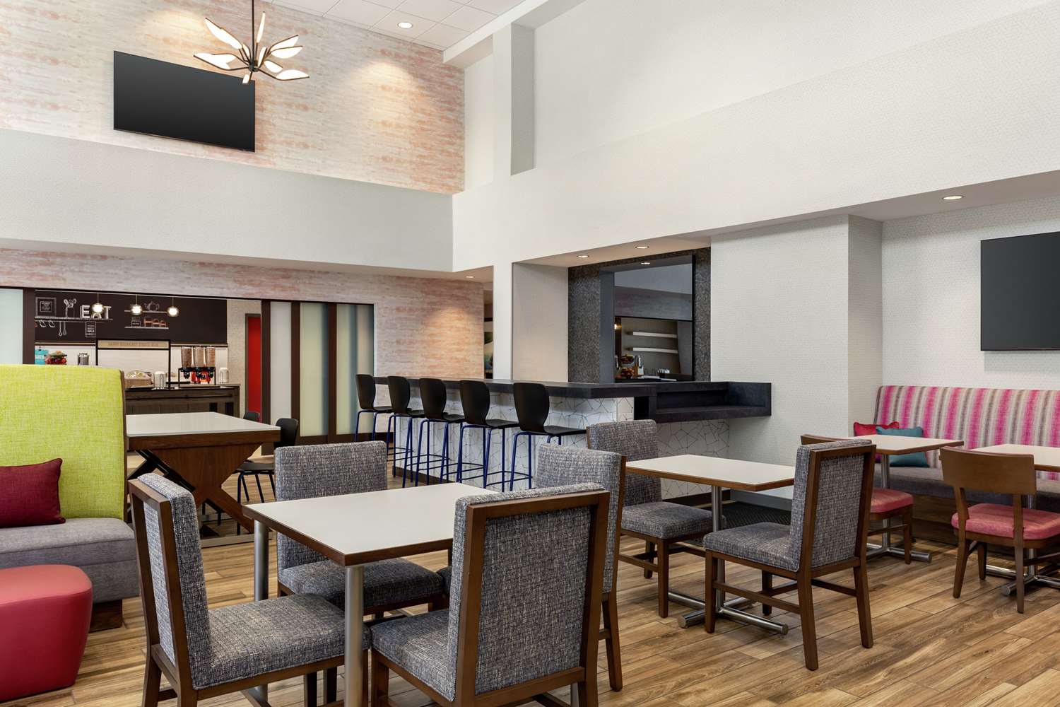 Hampton Inn & Suites Oroville 24/24