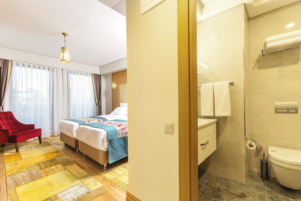 Obelisk Hotel & Suites 63/63