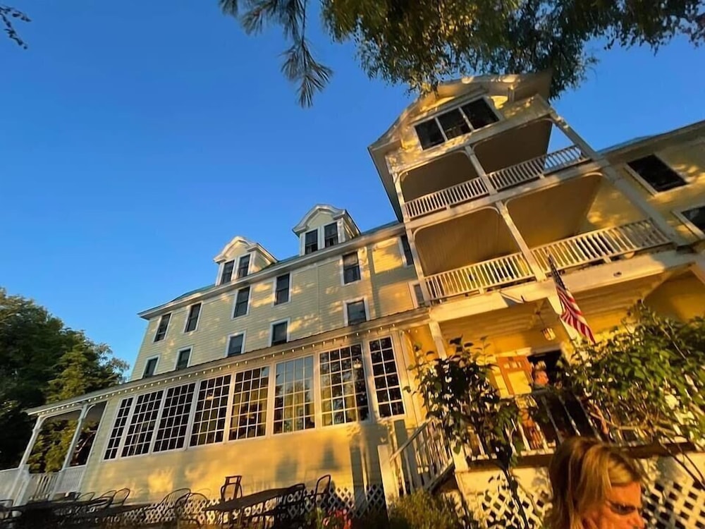The Woods Inn 3/61