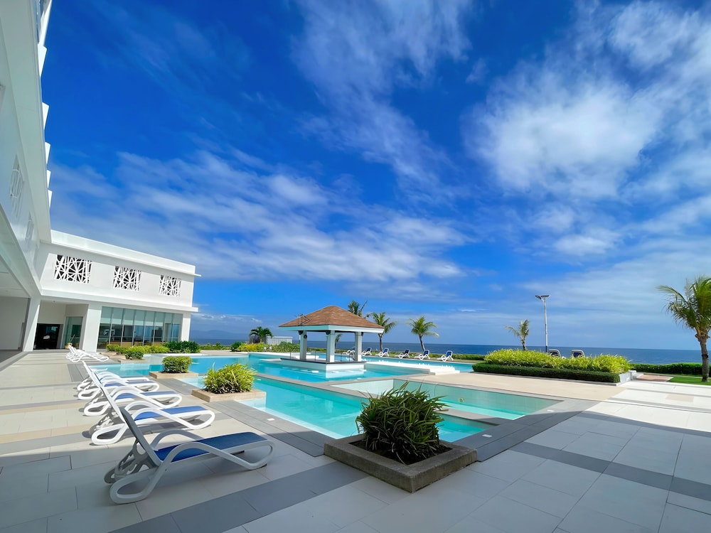 Arterra Hotel and Resort 40/50