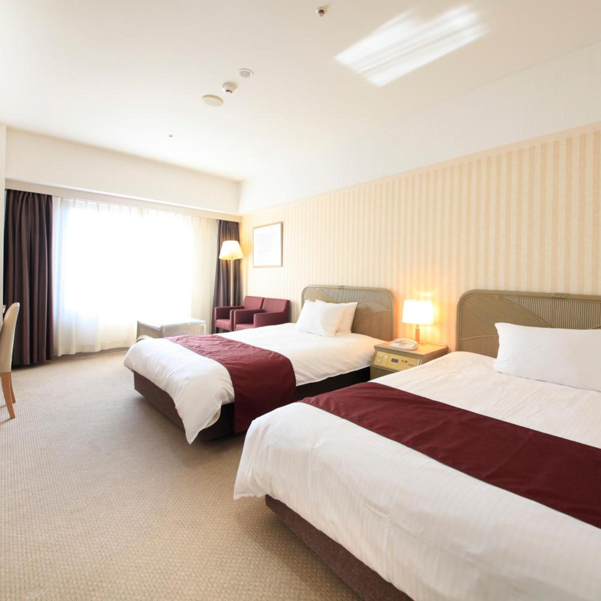 DELUXE, TWIN BEDS