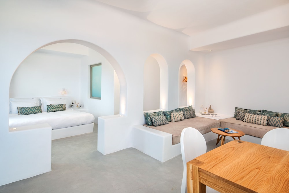 Skyfall Suites 19/79