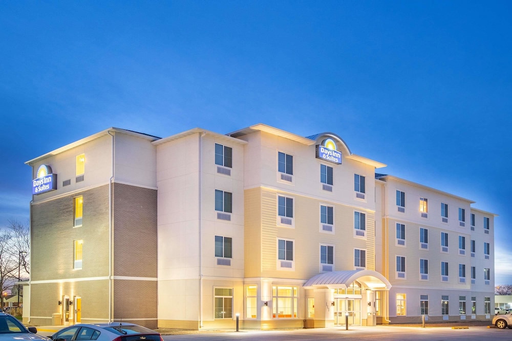 Days Inn & Suites by Wyndham Kearney 1/61