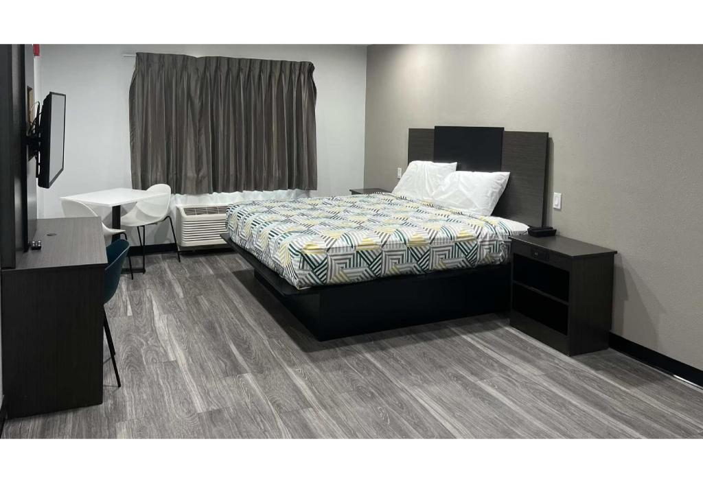 1 Queen Bed - Mobil Access Tub Nsmk Kitchen