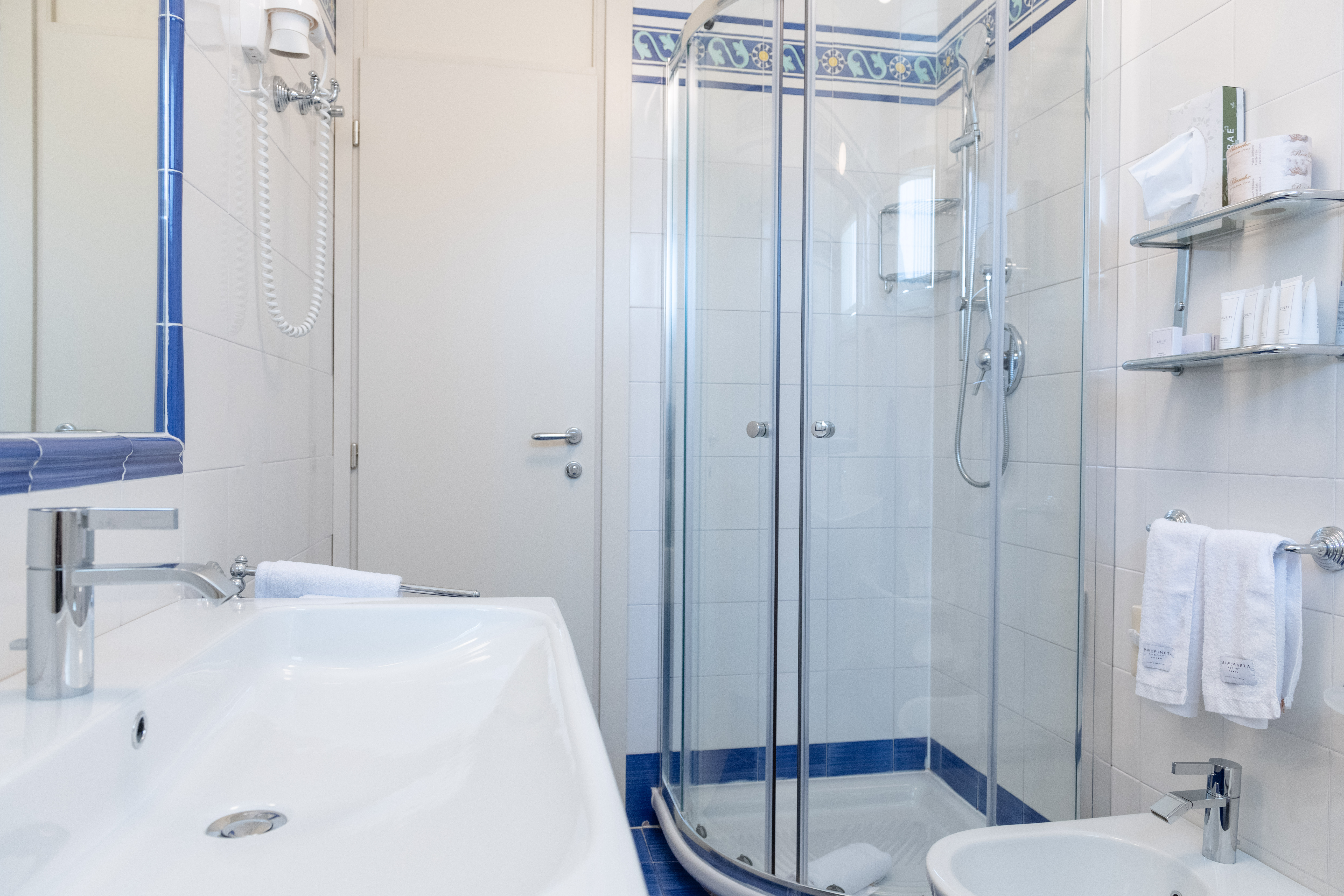 Regina, Classic, Villa, Single, Double Bed