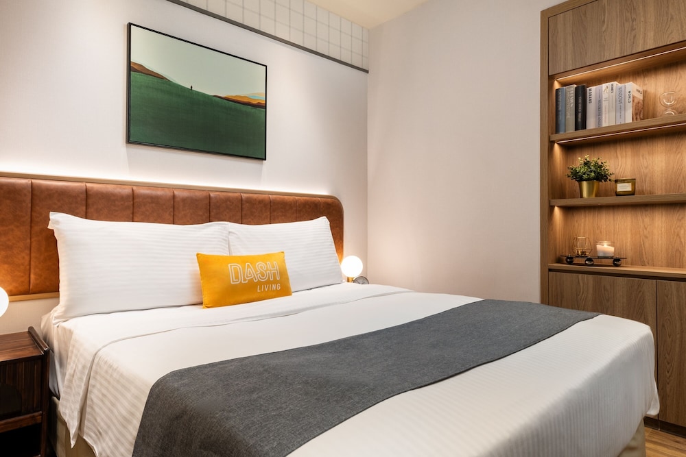 SUPERIOR, QUEEN BED