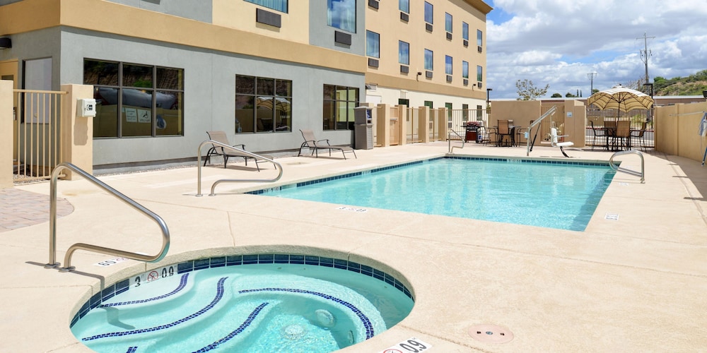 Holiday Inn And Suites Globe 51/55