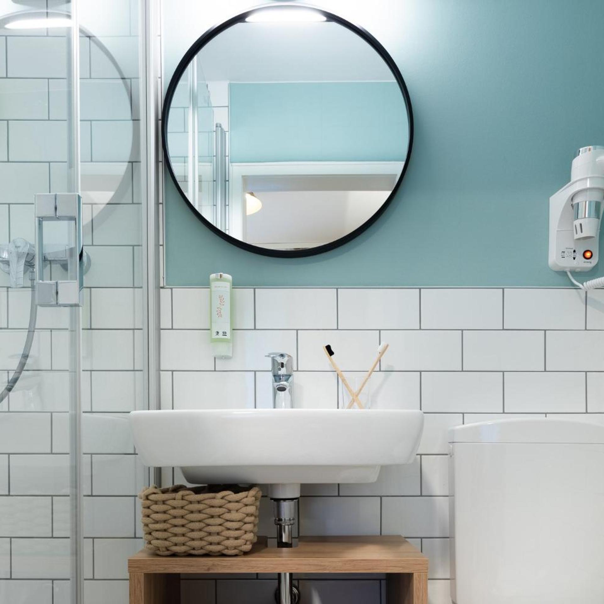 غرفة قياسية بسرير كينج، Garner Hotel Cologne - Engelbertz By IHG 6/6