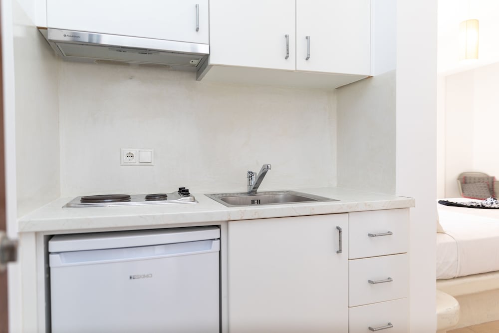 DEPIS PLACE AND APARTMENTS 50/50