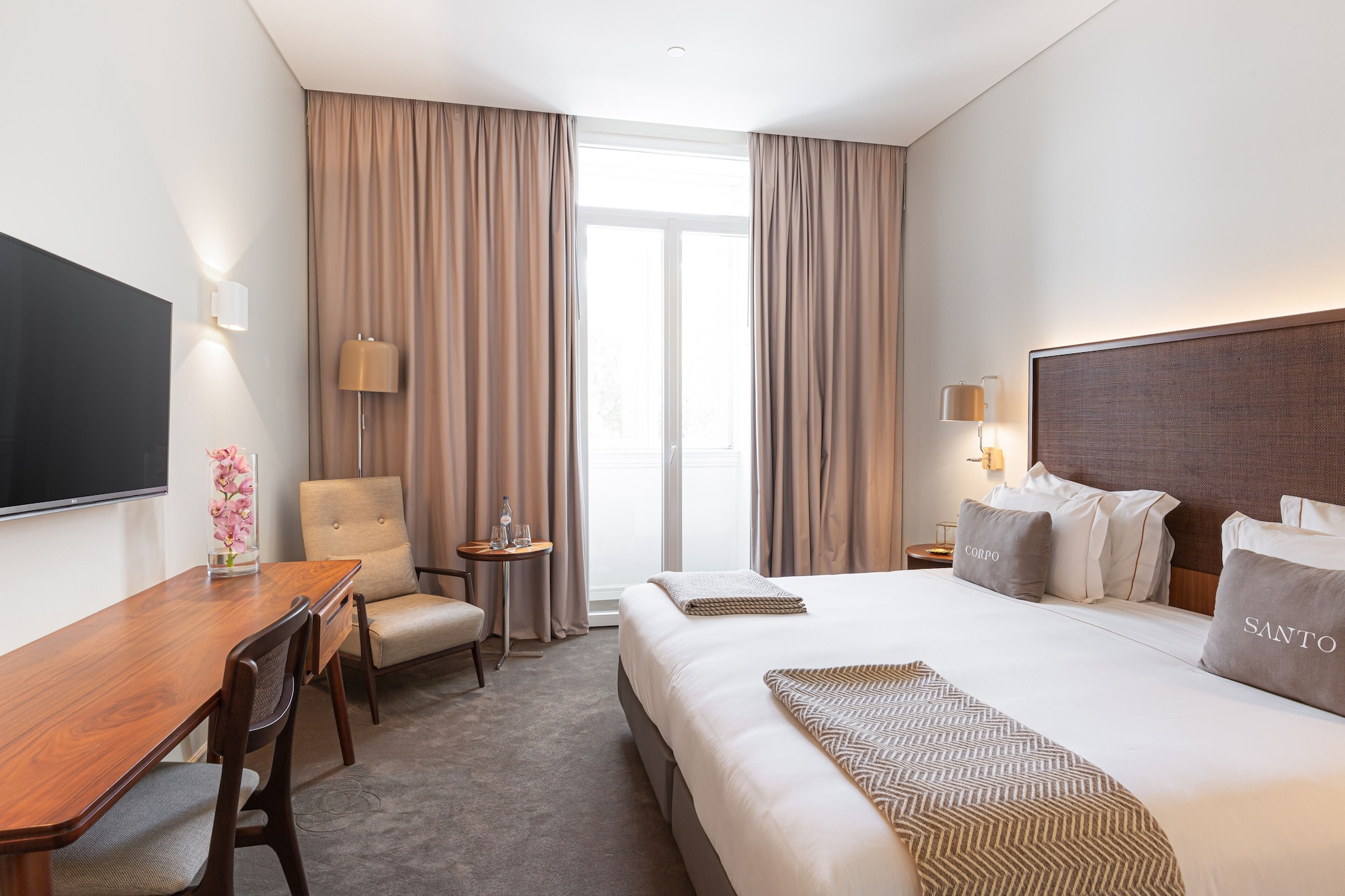 DELUXE, DOUBLE BED