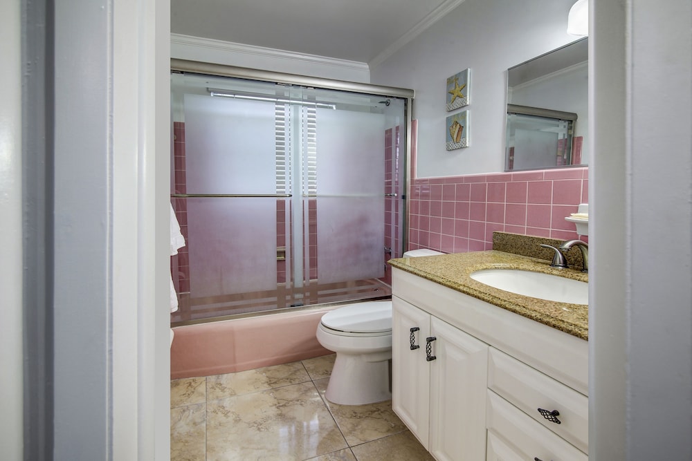 May Dee Suites 62/67