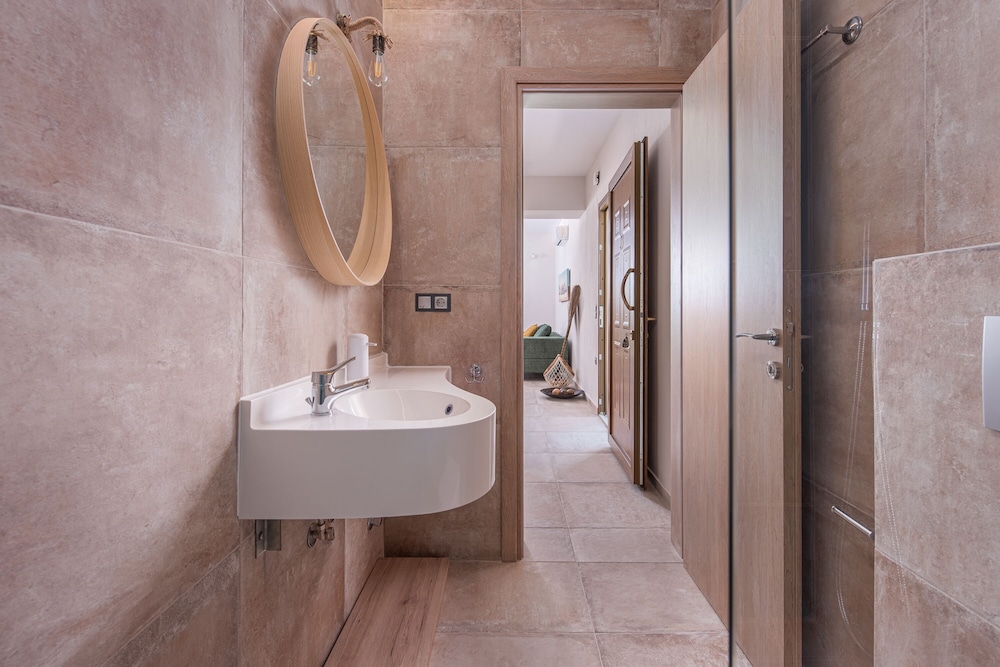 Mint Retreat Suites 42/42
