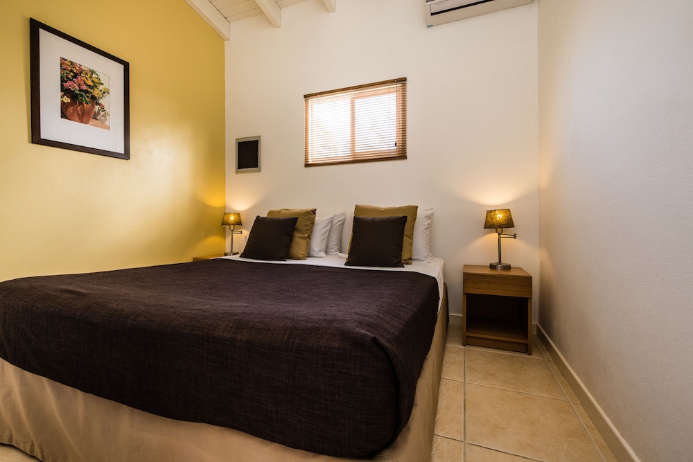 2 BEDROOMS, SUITE