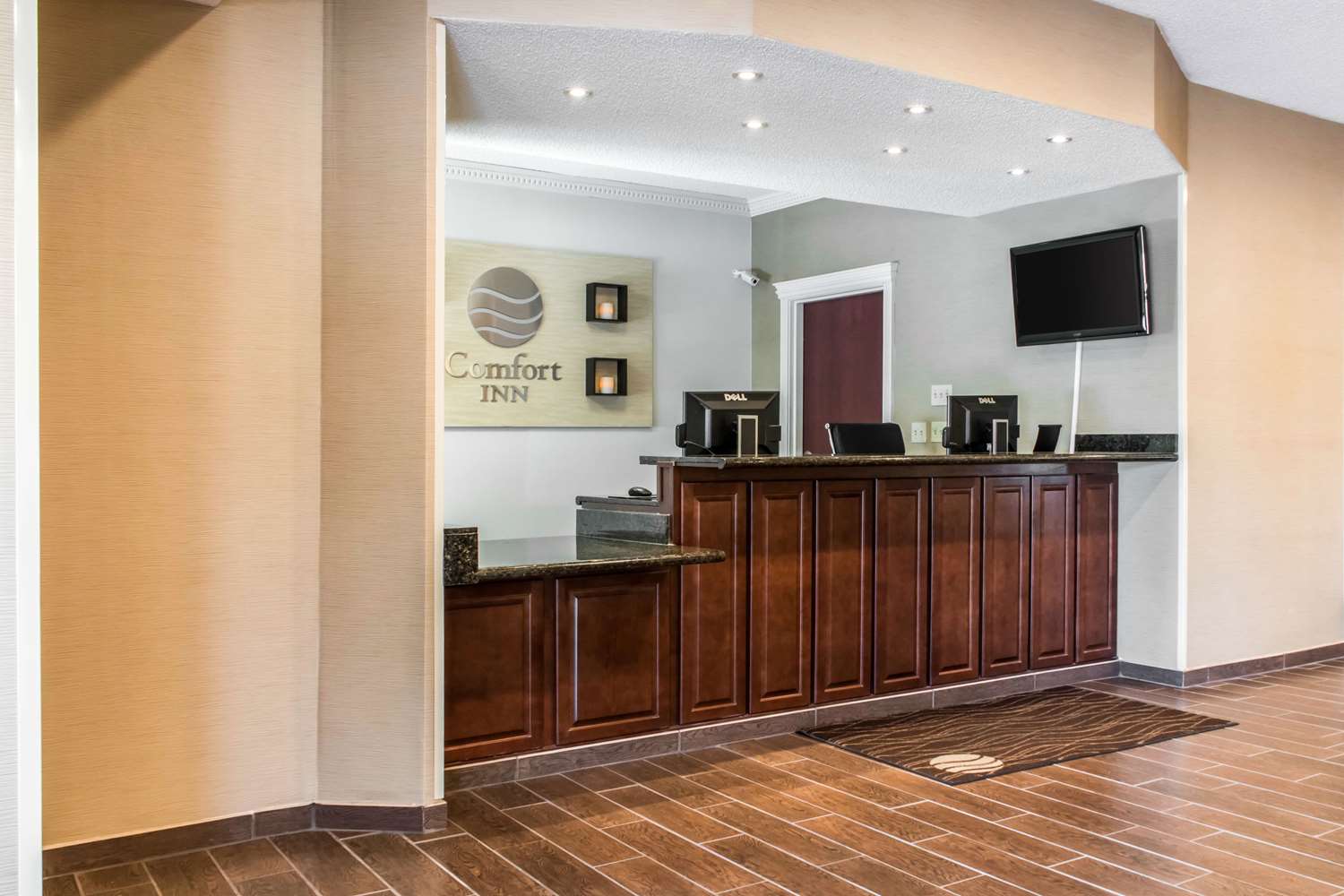 Comfort Inn Lancaster County Columbia, PA 1/13