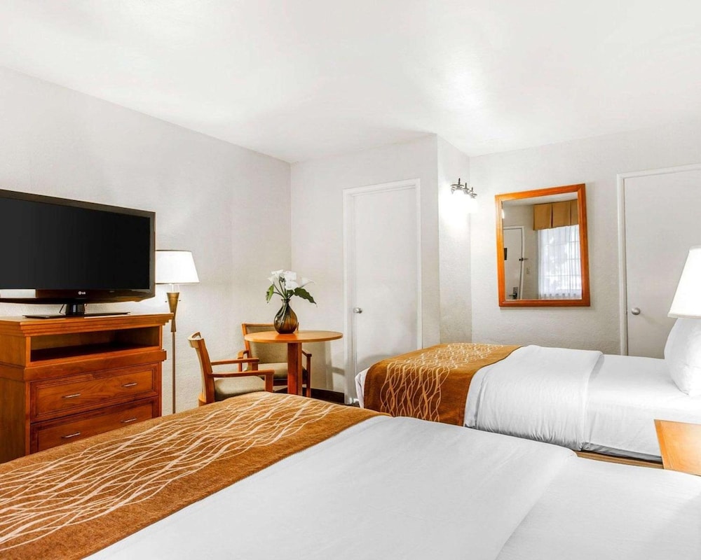 The Inn At 1252 Monterey 12/33