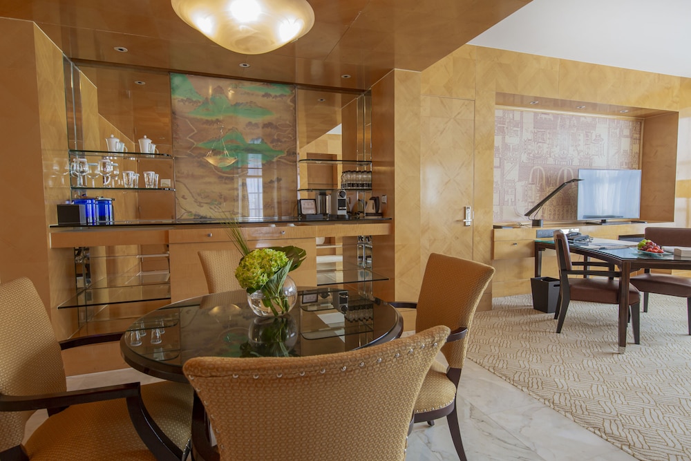 Ritz Carlton Financial Street 37/42