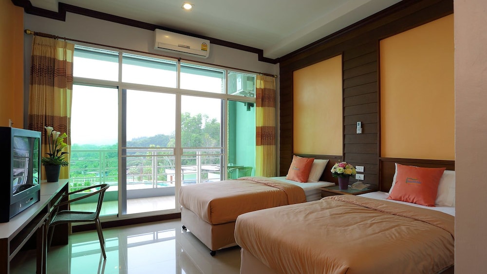 Breeze Hill Hotel 20/50