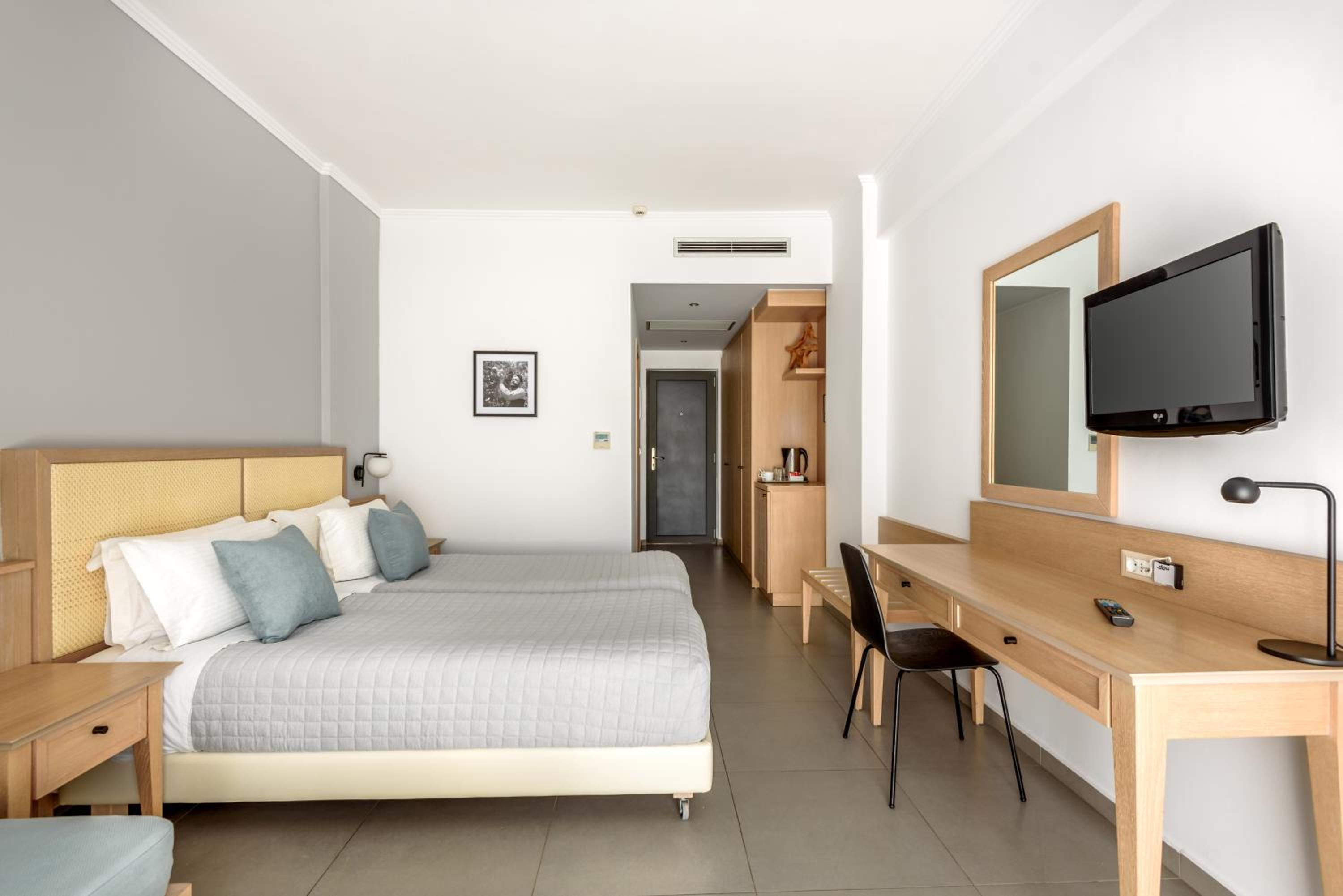 Superior, Double Bed, Mountain or Street View