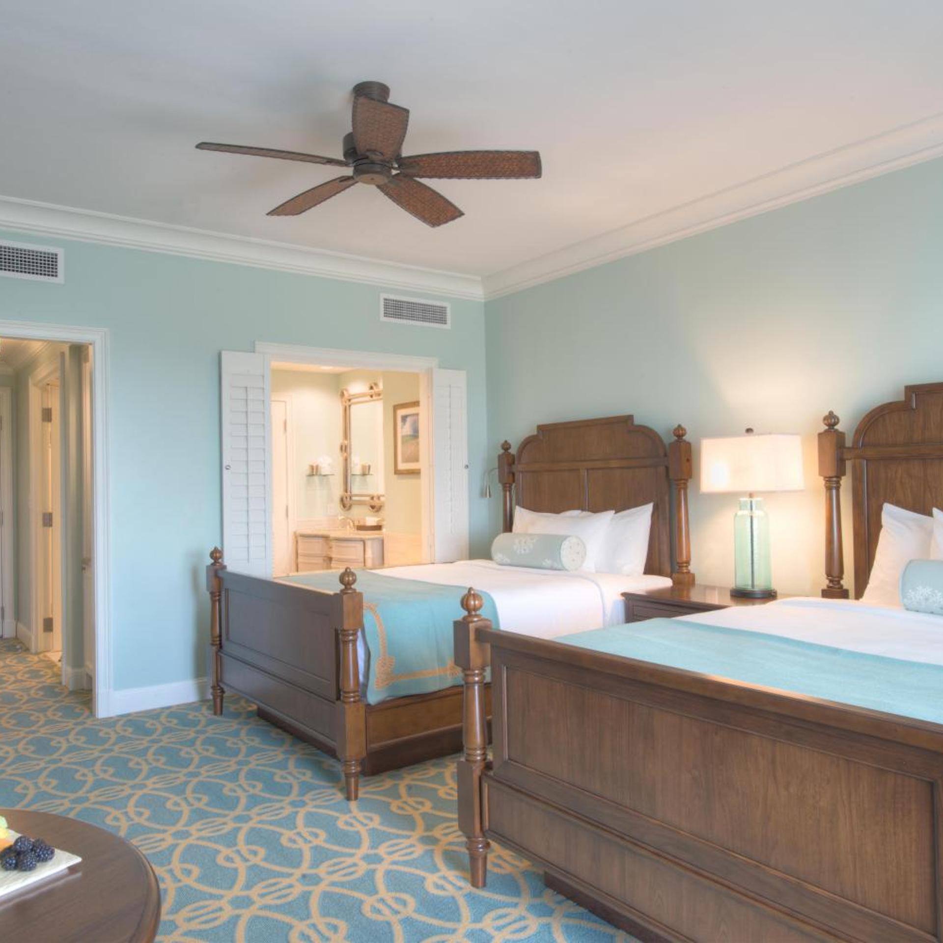 room, 2 queen beds, courtyard view
