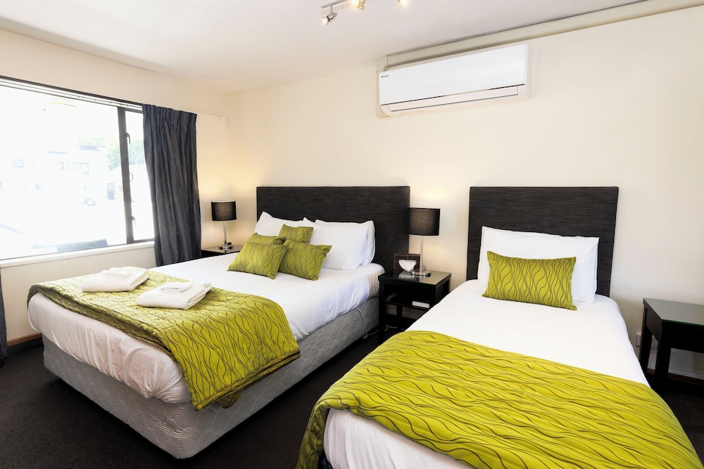 1 BEDROOM, STUDIO