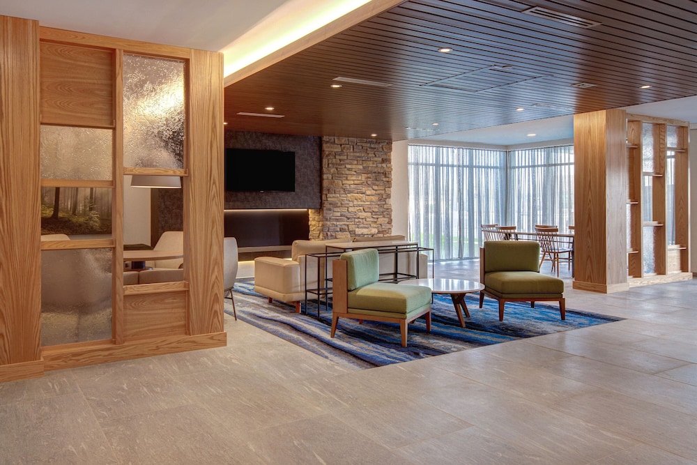 Fairfield Inn & Suites Rochester Hills 22/34